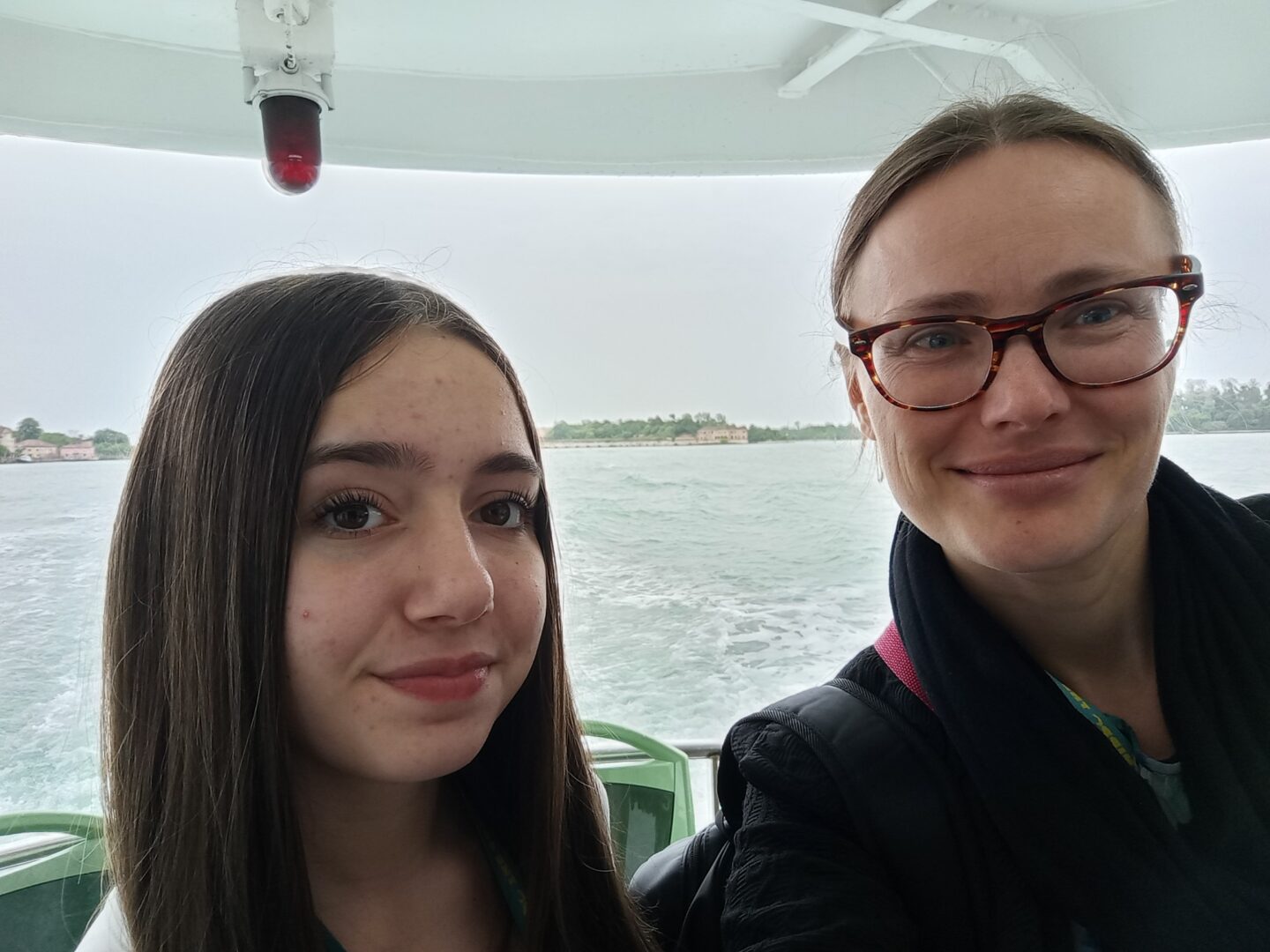 Marijeta Kvetek - Mia Jantošik - vaporetto to Venice